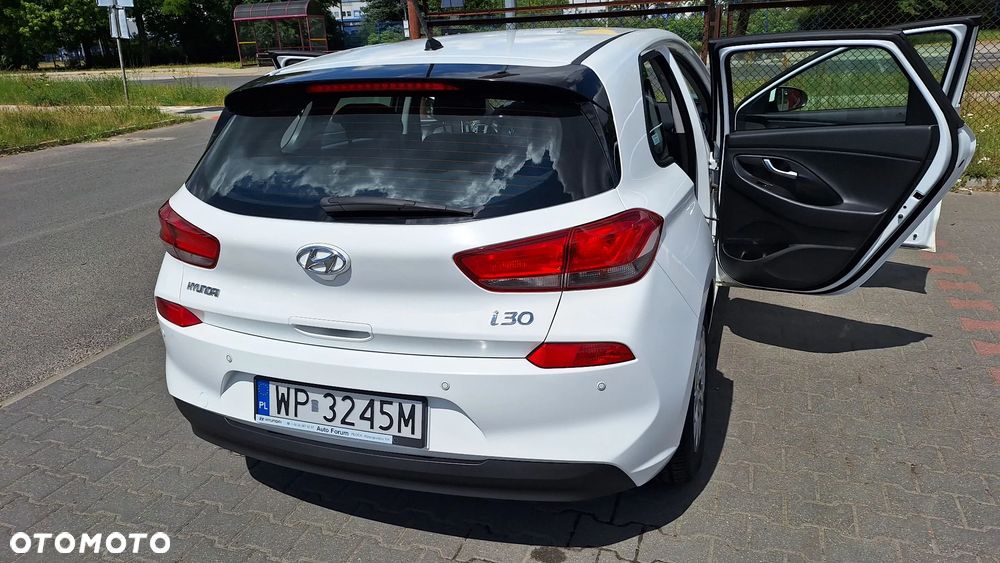 Hyundai i30 1.6 D Classic + - 9