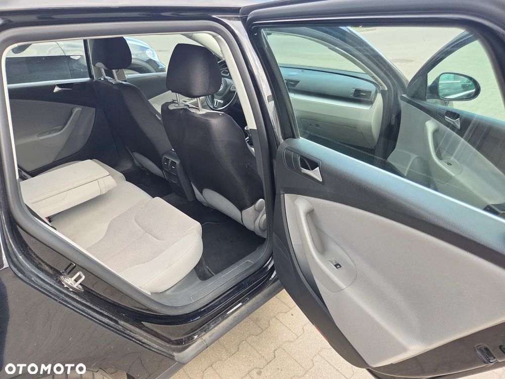 Volkswagen Passat 2.0 TDI DPF BlueMotion Technology Comfortline - 30