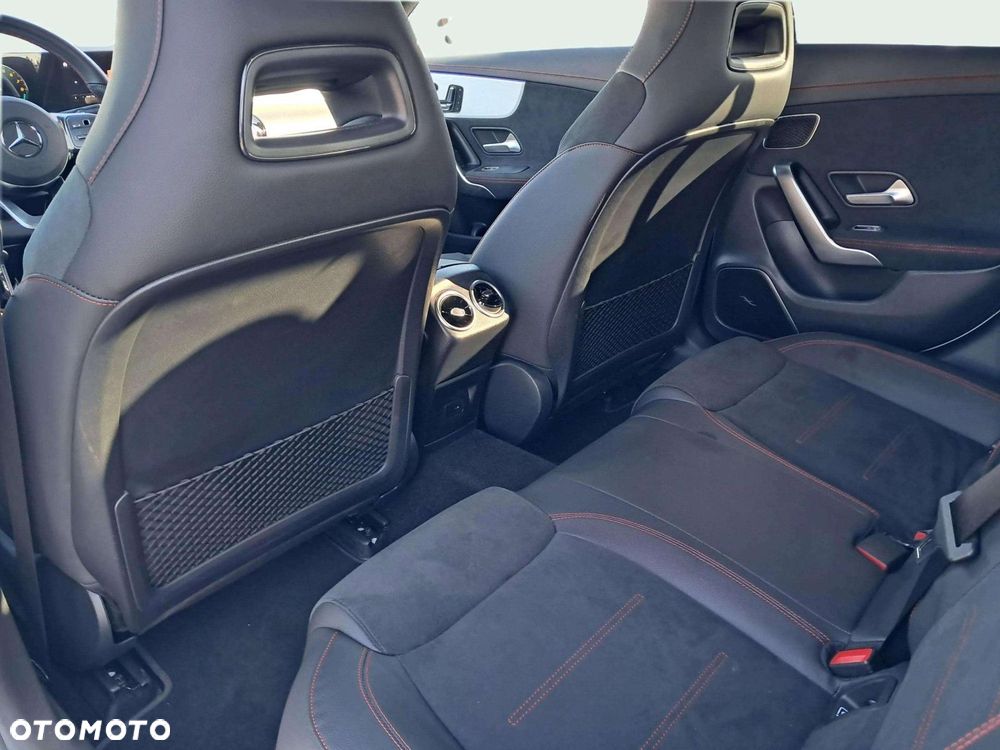 Mercedes-Benz CLA - 11