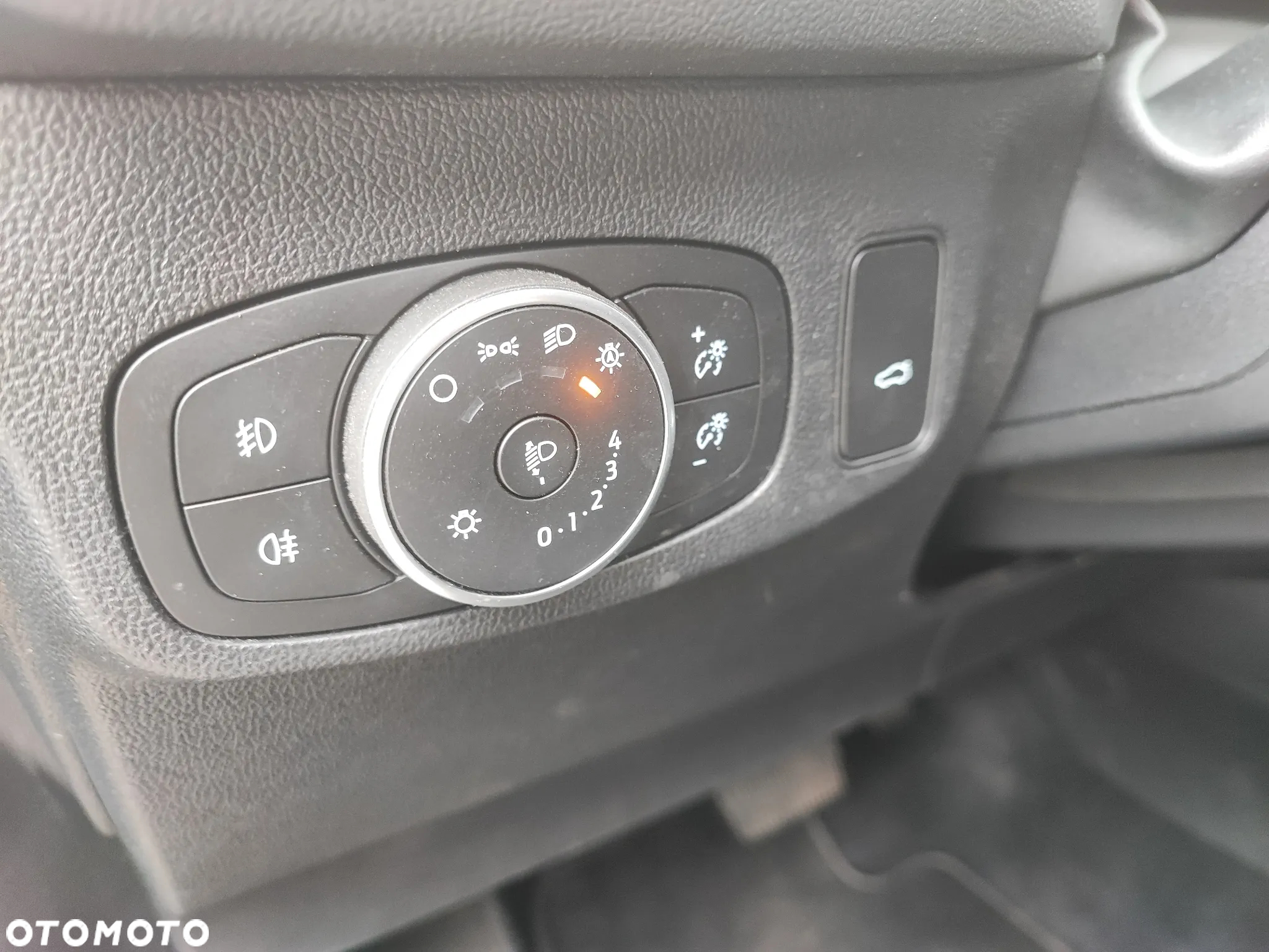 Ford Focus 1.5 EcoBoost Active X - 22