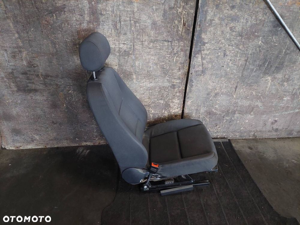 FOTEL LEWY PRZÓD KIEROWCY AUDI A4 B6 - 2
