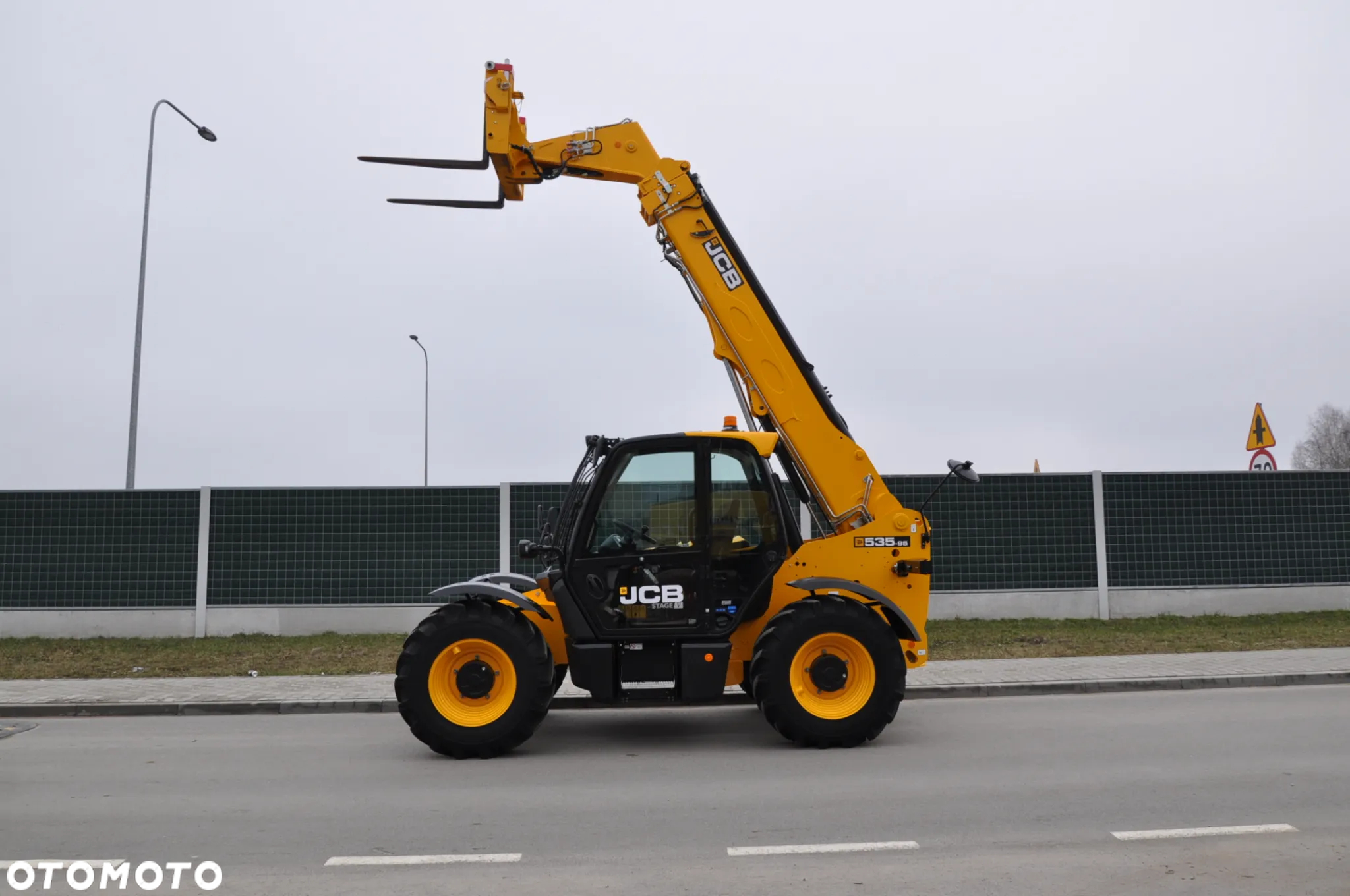 JCB 535-95 ŁADOWARKA TELESKOPOWA STAGE V 109 KM Mało MTG 572 Udźwig 3500 kg WYSOKOŚĆ ZAŁADUNKU 9,5 m Jak Nowa Klimatyzacja Widły do palet Szybkozłącze hydrauliczne - 28