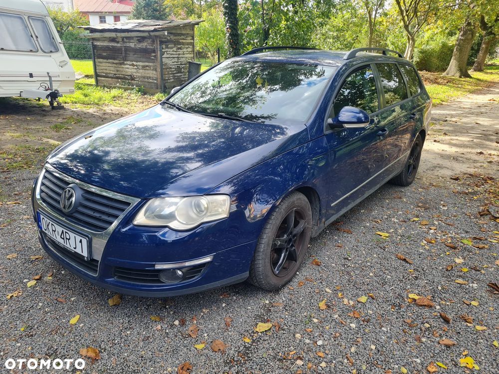 Volkswagen Passat - 1