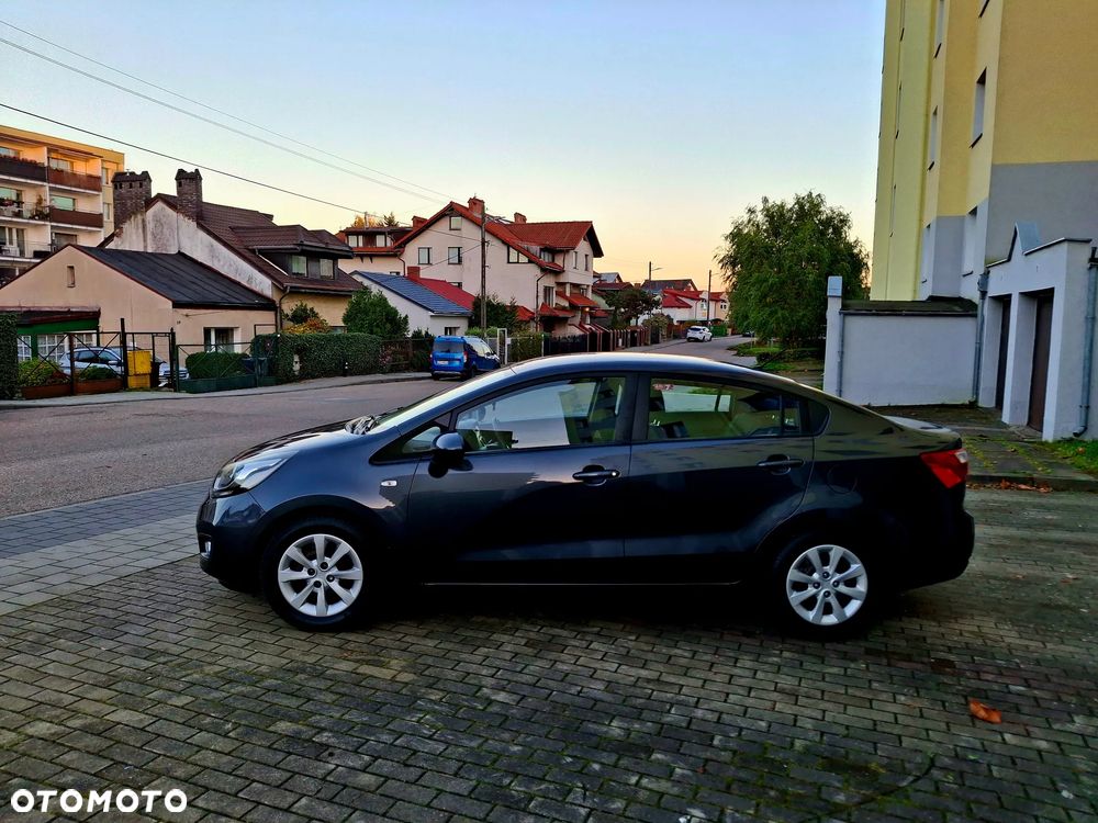 Kia Rio - 16