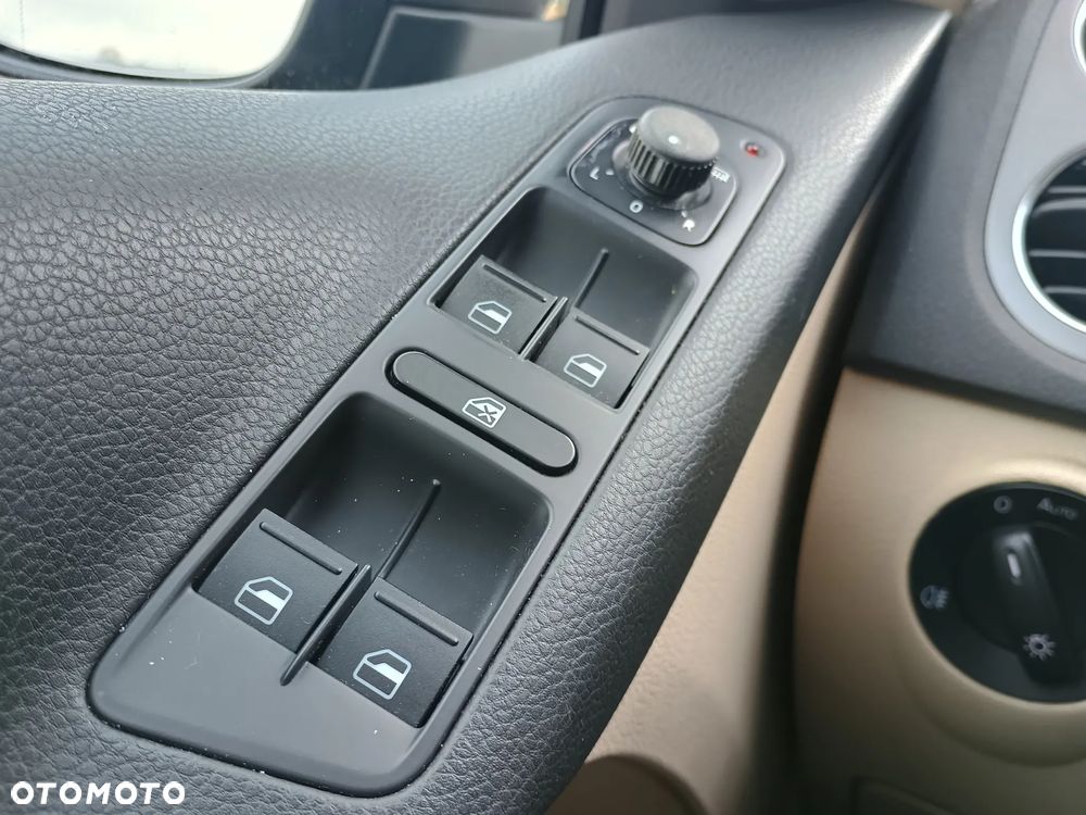 Volkswagen Tiguan - 12