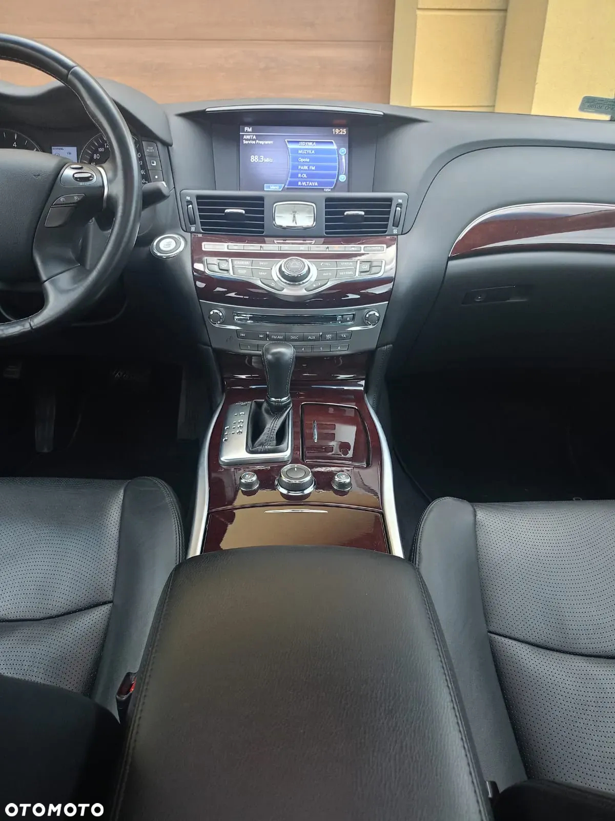 Infiniti Q70 2.2d - 23