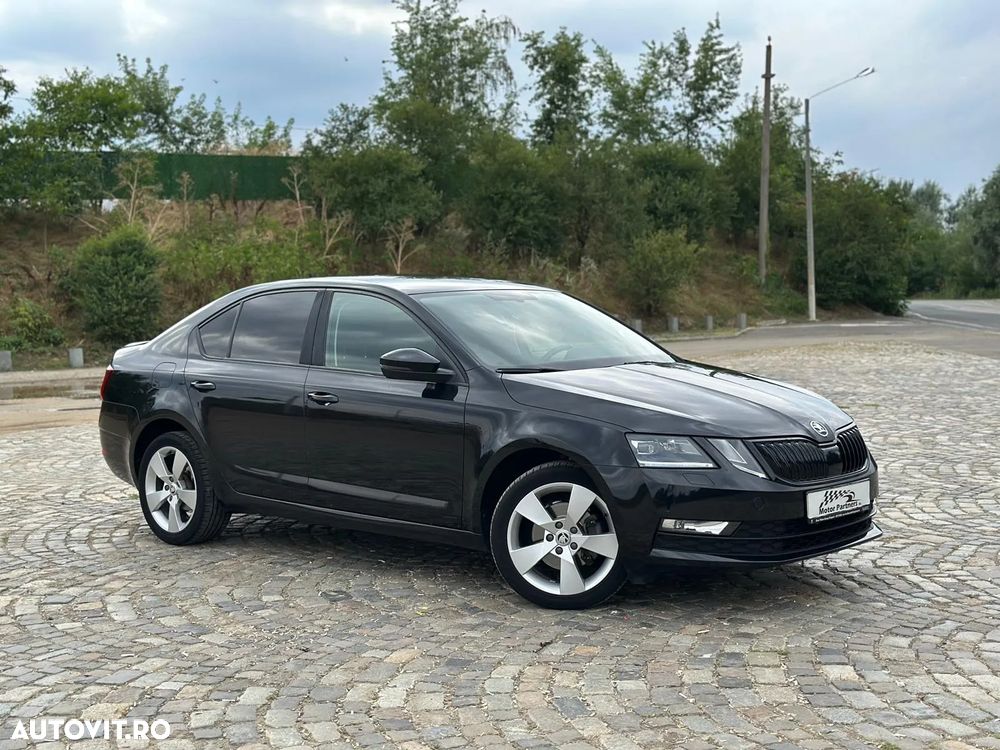 Skoda Octavia 2.0 TDI ELEGANCE DSG - 2