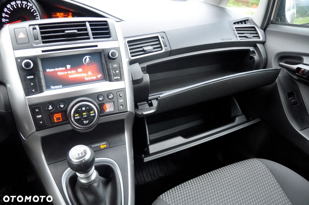 Toyota Verso 2.0 D-4D Prestige 7os - 29
