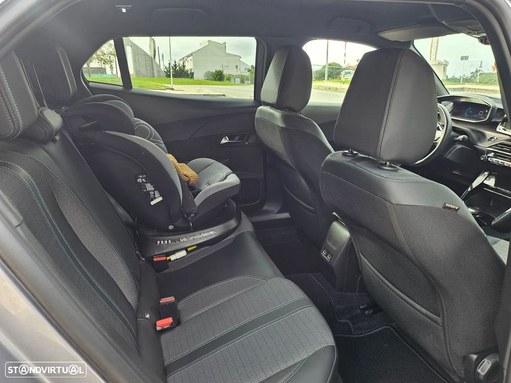 Peugeot e-2008 Allure - 8