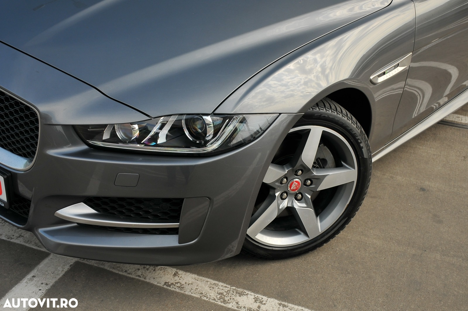 Jaguar XE 2.0 AWD R-Sport - 3