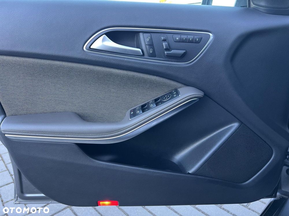 Mercedes-Benz GLA - 14