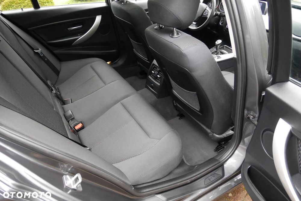 BMW Seria 3 318d DPF Edition Exclusive - 16