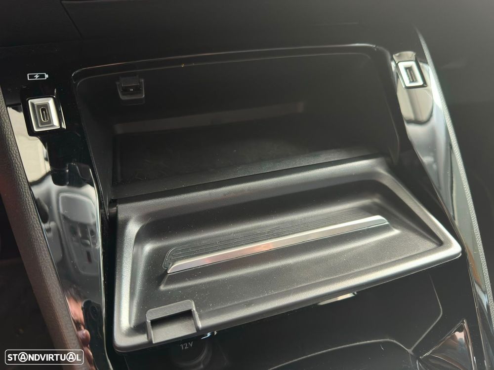 Peugeot e-2008 50 kWh Allure Pack — fotografia 14