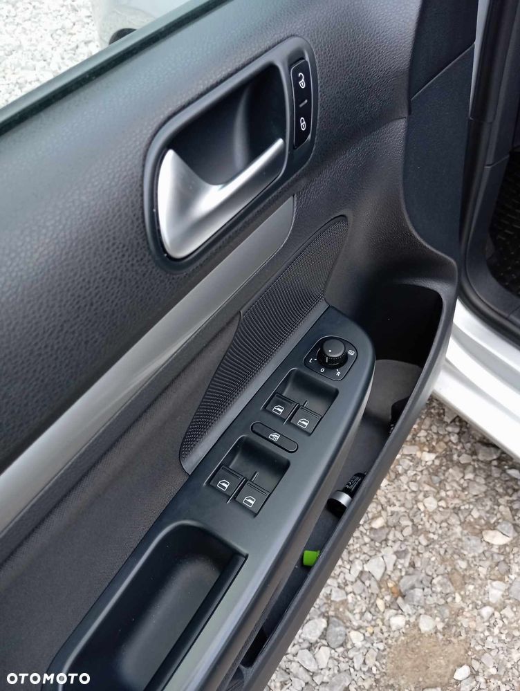 Volkswagen Golf 1.6 TDI DPF BlueMotion Technology Comfortline - 8