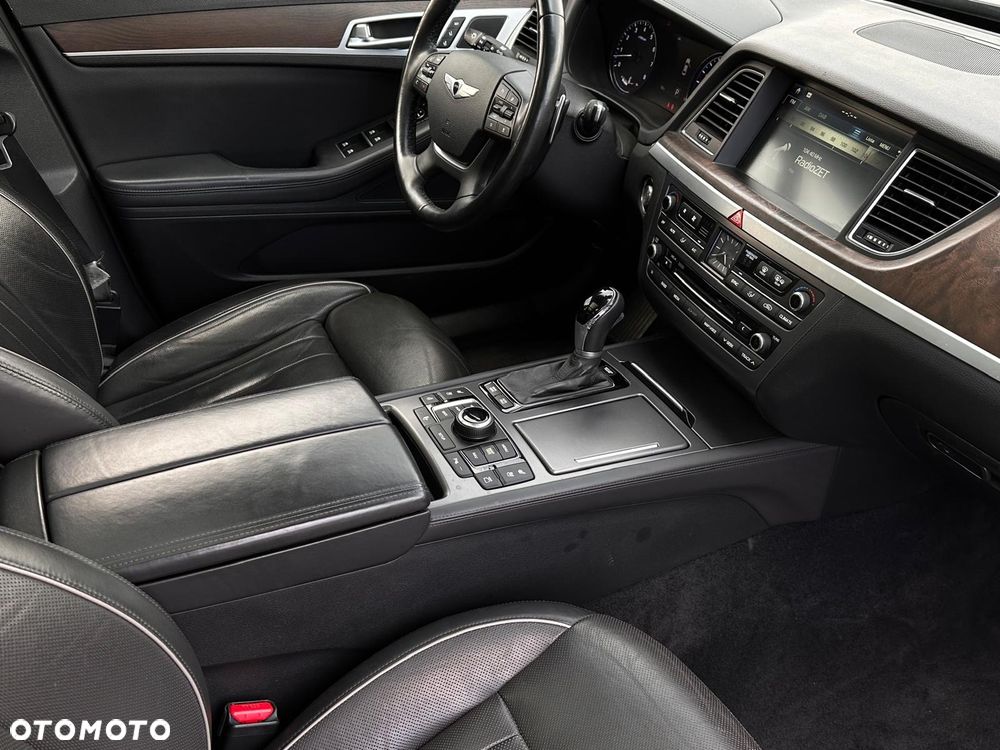 Hyundai Genesis 3.8 V6 GDI - 13