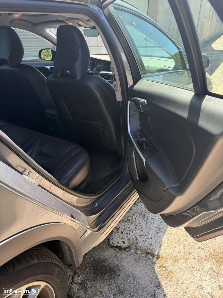 Volvo V60 2.0 D3 Momentum Geartronic - 11