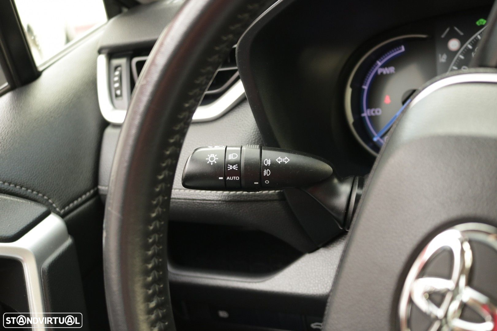 Toyota RAV4 2.5 HDF Comfort - 38