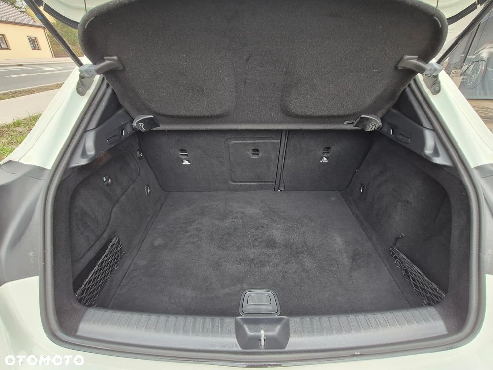 Mercedes-Benz GLA 200 Urban - 28