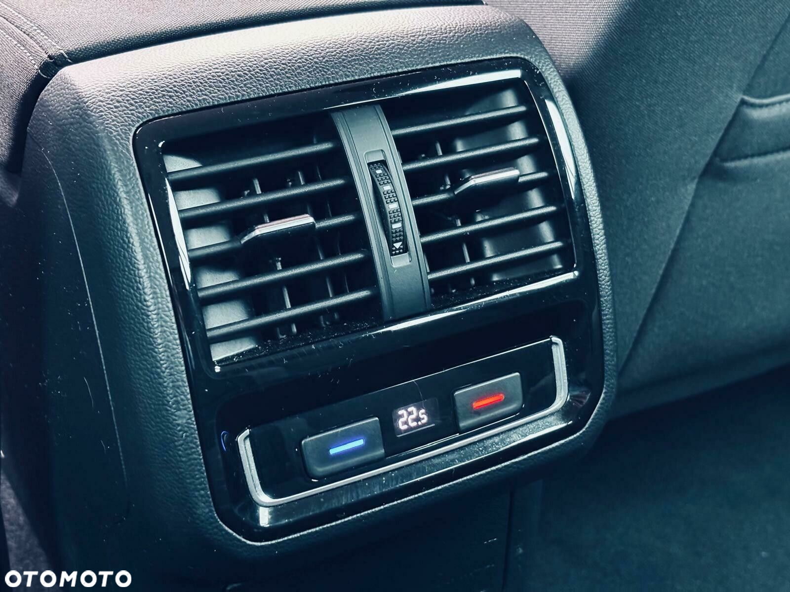 Volkswagen Passat - 36