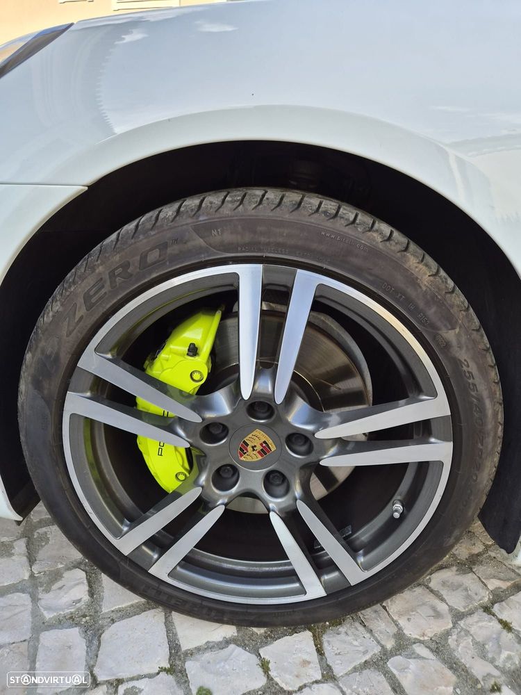 Porsche Panamera - 4