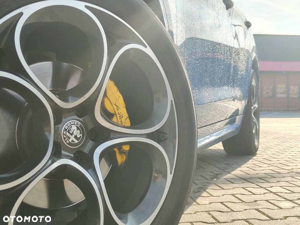 Alfa Romeo Stelvio 2.0 Turbo Veloce TI Q4 - 19