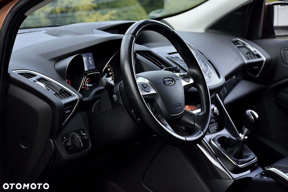 Ford Kuga 2.0 TDCi 2x4 Titanium - 17