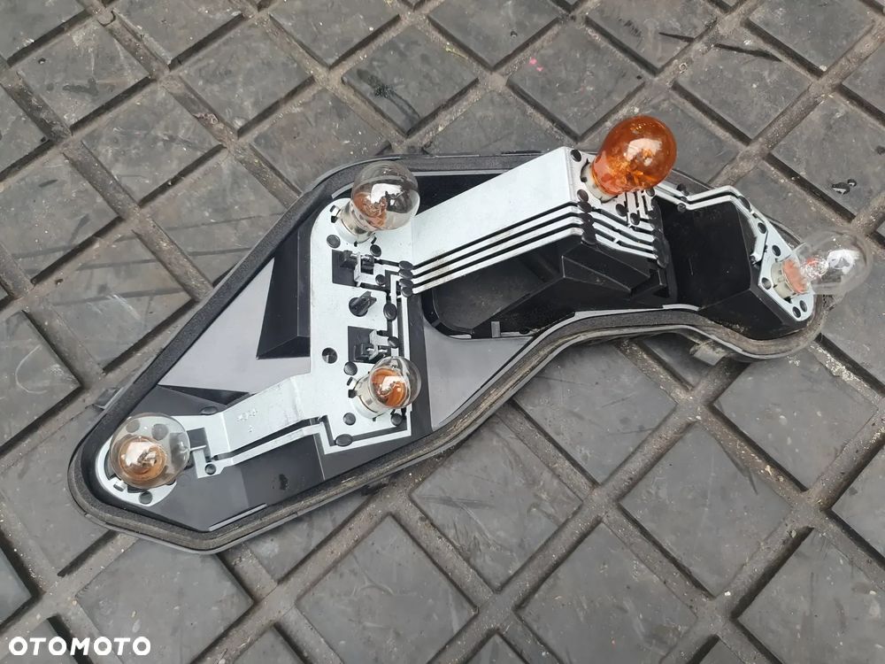 PEUGEOT 207 LIFT H/B (1) WKŁAD LAMPY TYLNEJ PRAWY ORG. - 1