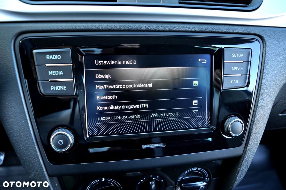 Skoda RAPID 1.0 TSI Style - 38