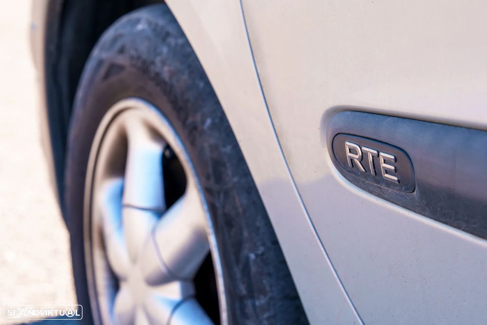 Renault Scénic 1.4 16V RTE - 9