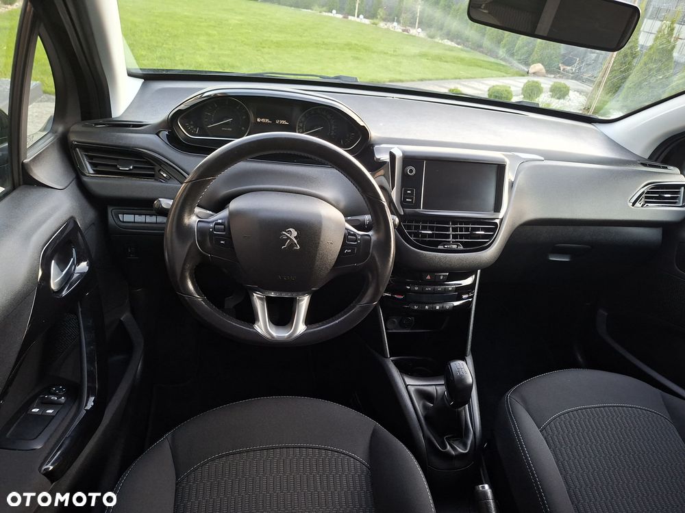 Peugeot 208 - 6
