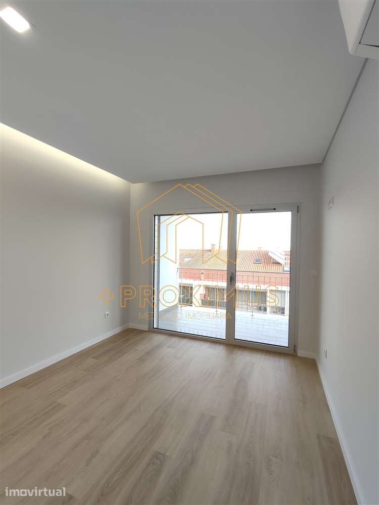 Apartamento T1 duplex c/ garagem - Figueira da Foz - Grande imagem: 2/12