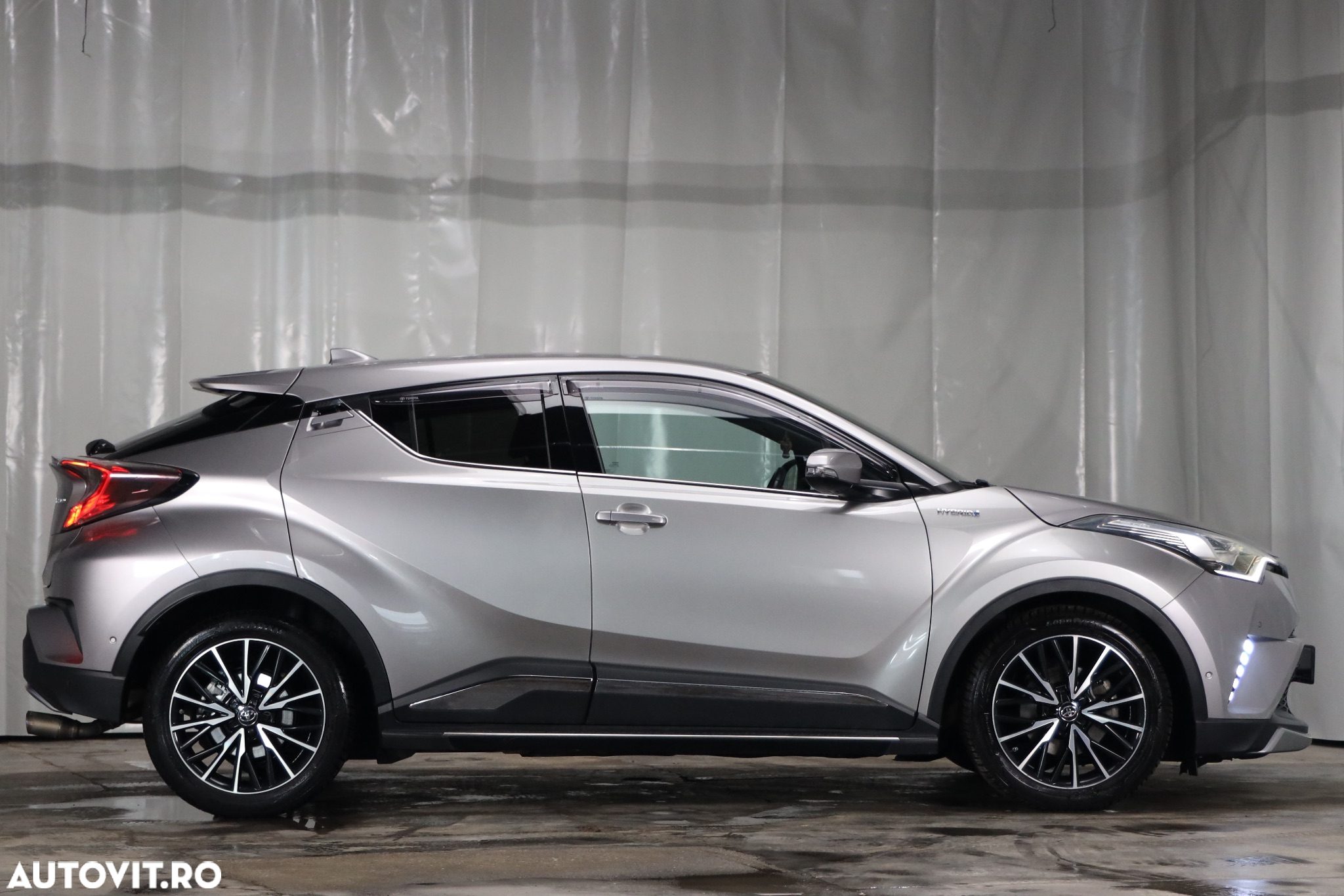 Toyota C-HR Hybrid Style - 37