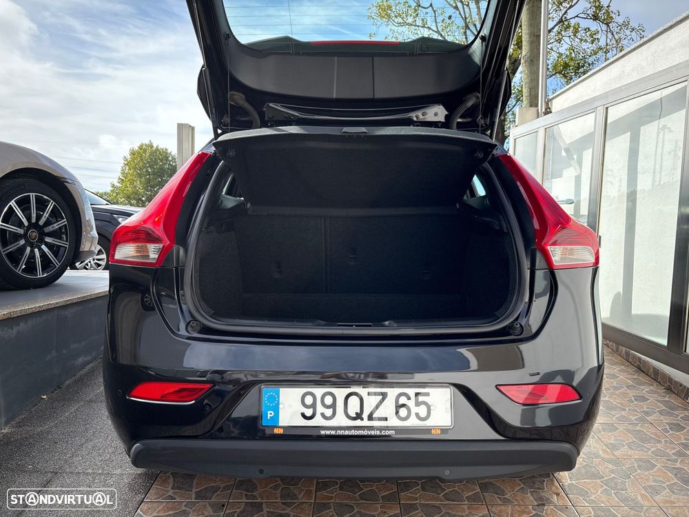 Volvo V40 2.0 D2 Momentum Eco - 4