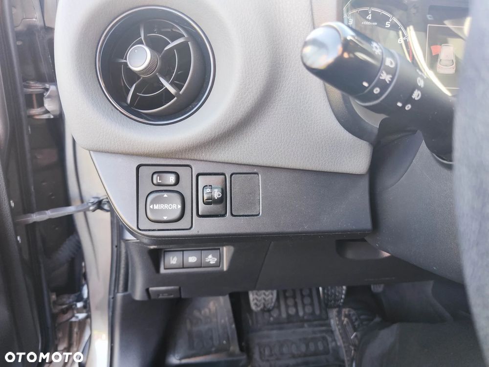Toyota Yaris 1.5 Premium - 22