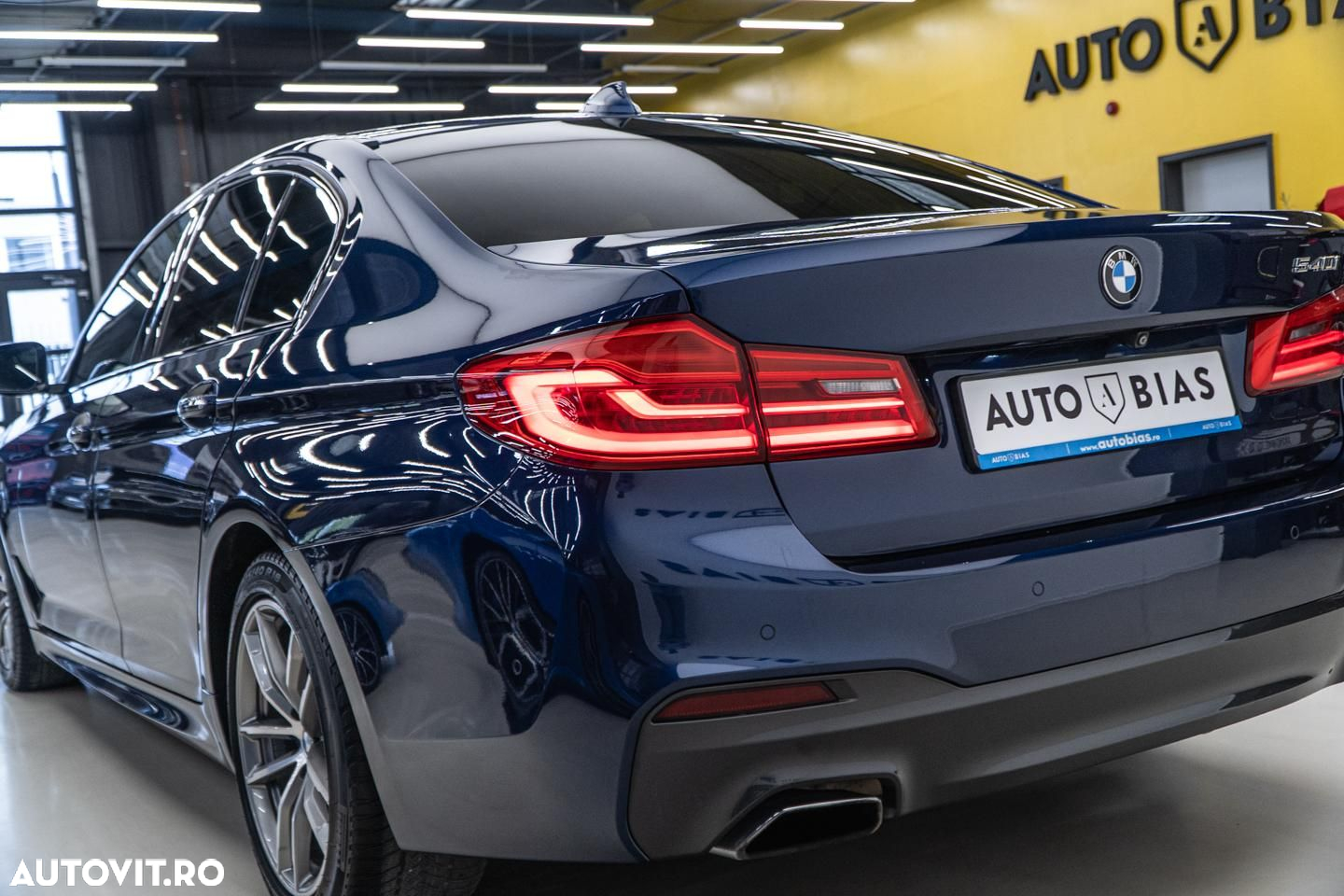 BMW Seria 5 540i AT - 31