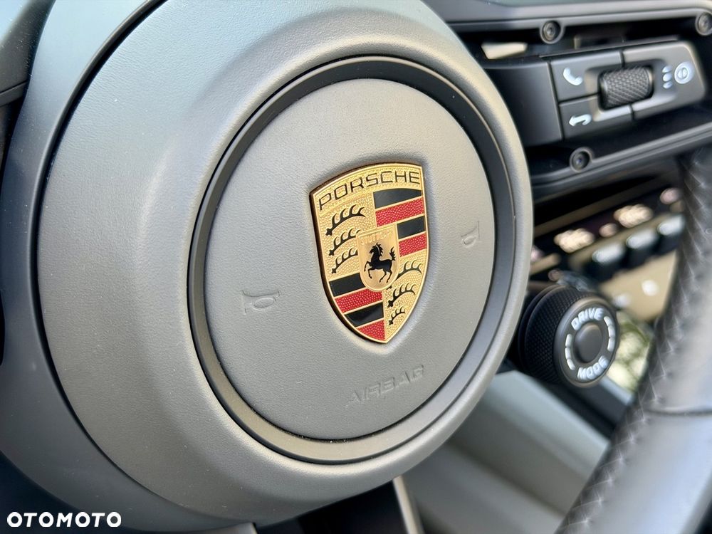 Porsche 911 Carrera 4S - 31
