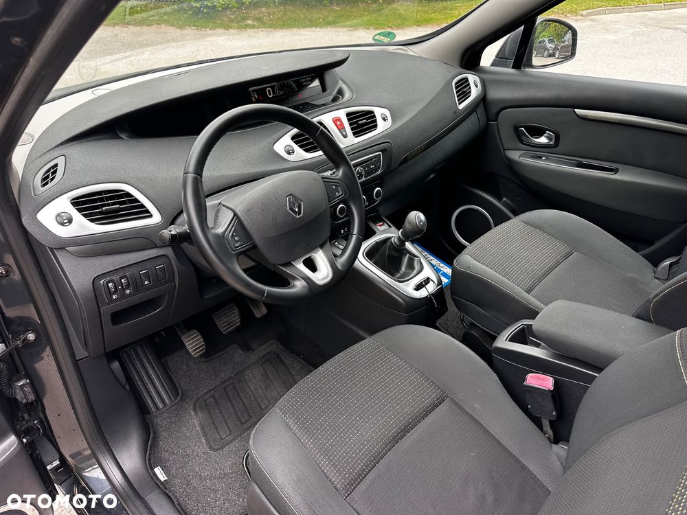 Renault Scenic 1.6 16V 110 Dynamique - 19
