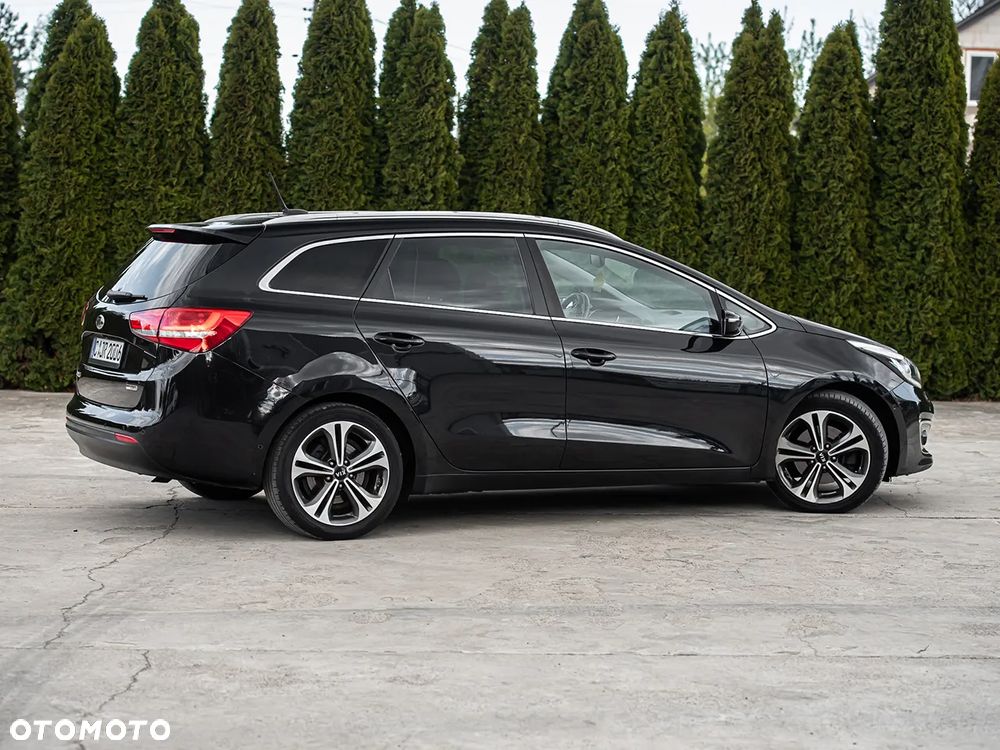 Kia Ceed 1.6 CRDi 136 ISG UEFA EURO 2016 - 14