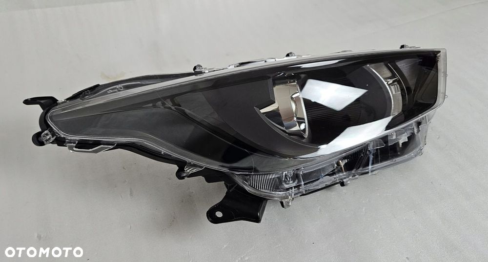 LAMPA PRAWA ZWYKŁA SOCZEWKA TOYOTA YARIS IV 2019- - 6