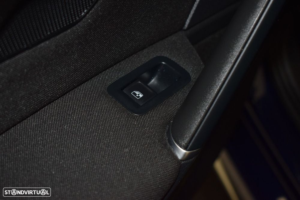 VW Golf Variant 1.6 TDi R-Line DSG - 23