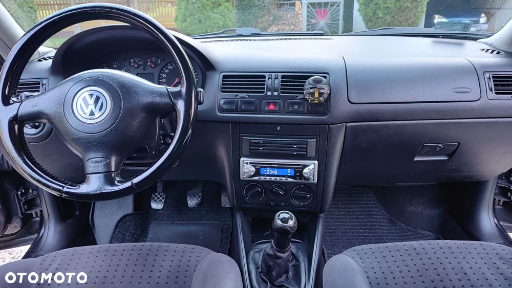 Volkswagen Bora Variant 1.6 - 8