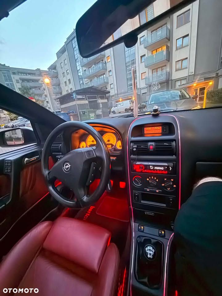 Opel Astra 1.8 Bertone - 11