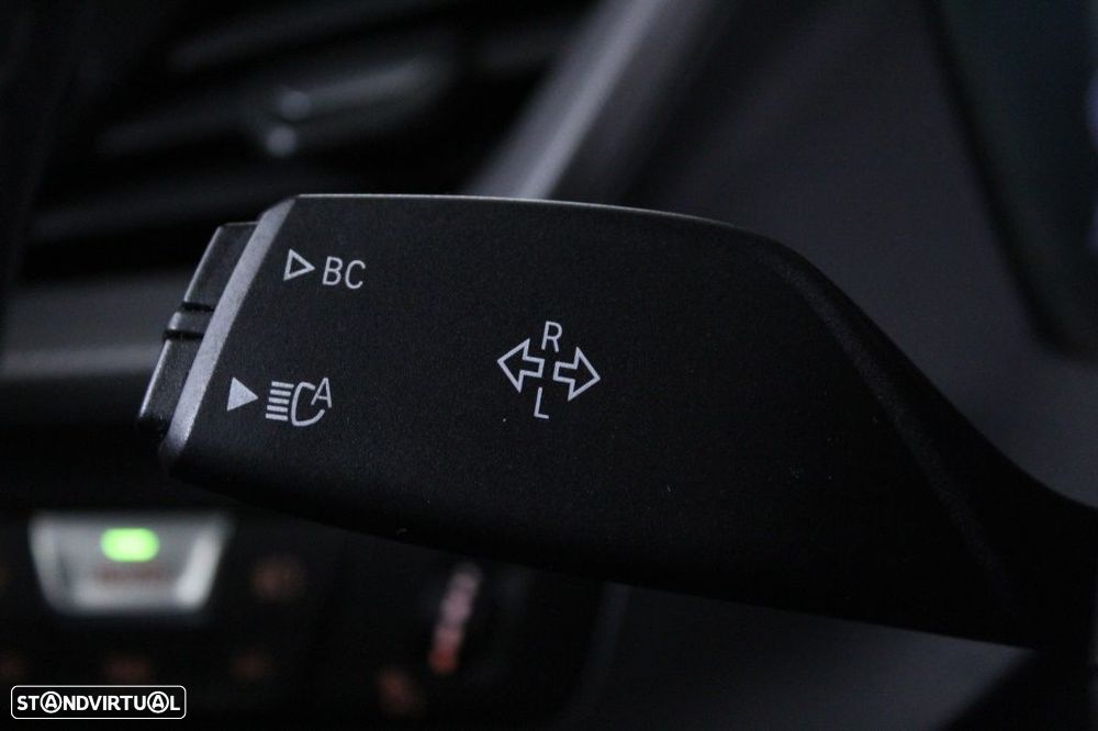 BMW 116 d Pack Desportivo M Auto - 25