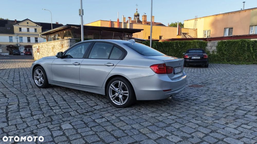 BMW Seria 3 ver-318d - 13