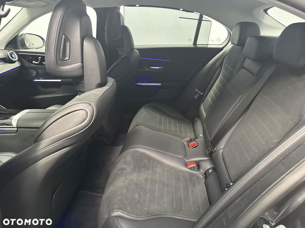 Mercedes-Benz Klasa C 300 d 4Matic 9G-TRONIC AMG Line - 23