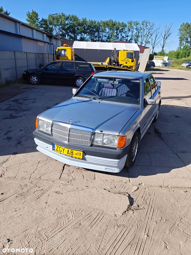Mercedes-Benz W201 (190) - 1