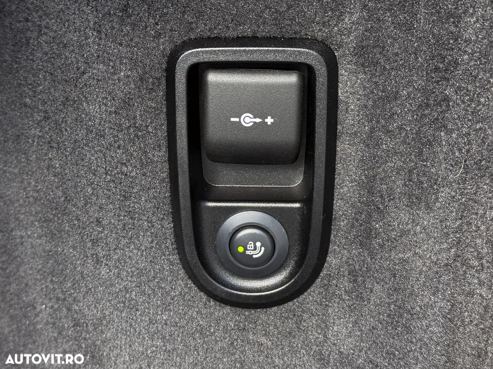 BMW Seria 5 520i Aut. Luxury Line - 28