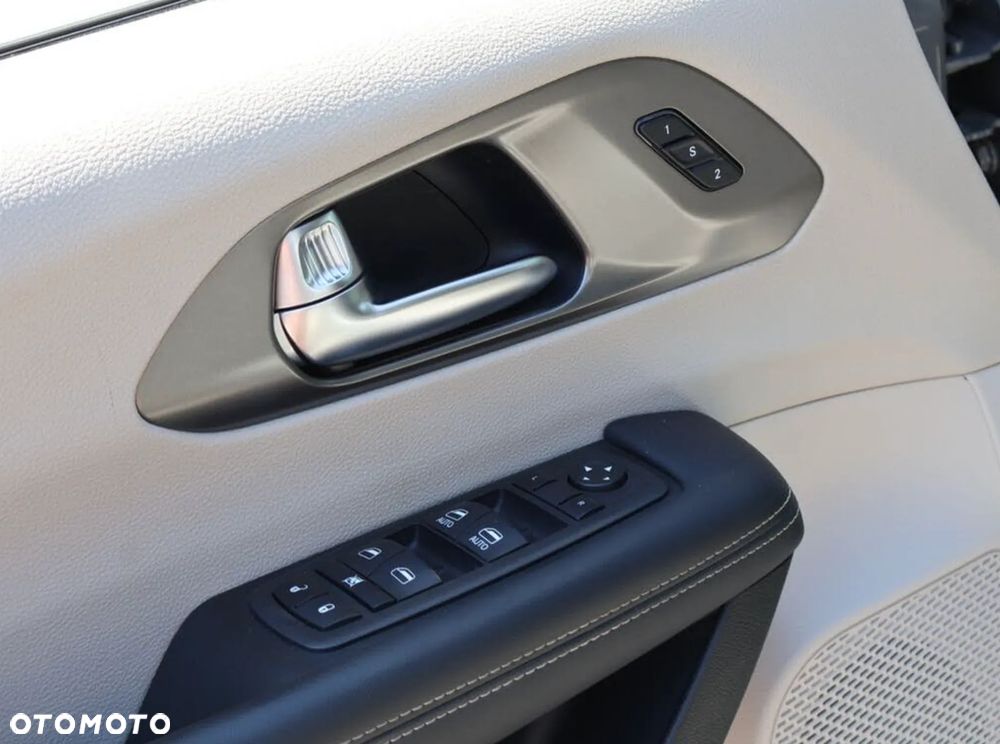 Chrysler Pacifica - 27