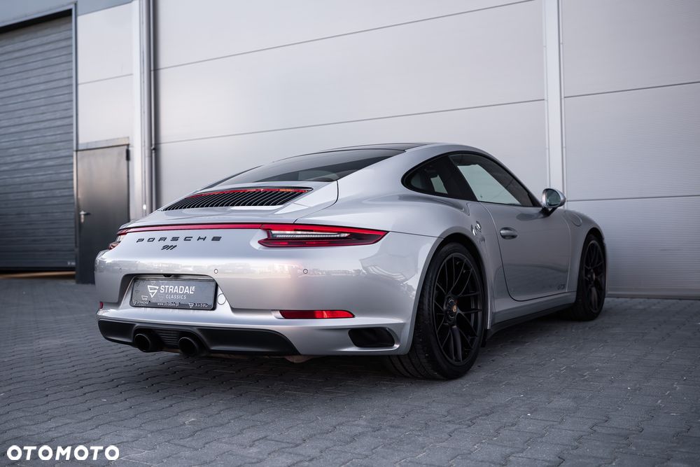 Porsche 911 Carrera 4 GTS PDK - 7