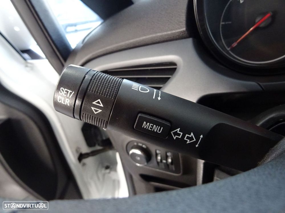 Opel Corsa Outro - 15